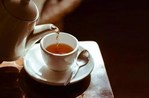 一杯茶品人生沉浮,平常心度百世春秋