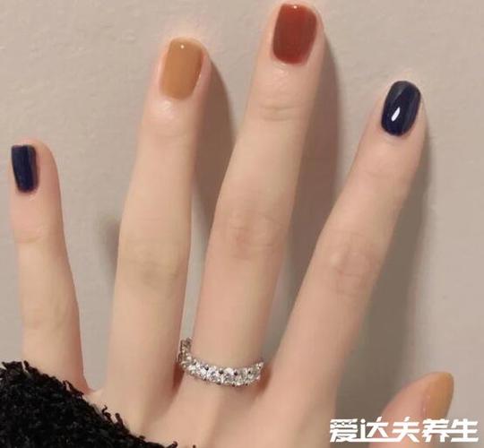 美甲图片2021新款式冬季显白这5款美甲清新显白美到窒息