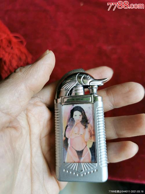 美女打火机