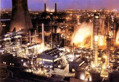  p>化学工业(chemical industry)又称化学加工工业,泛指生产过程中