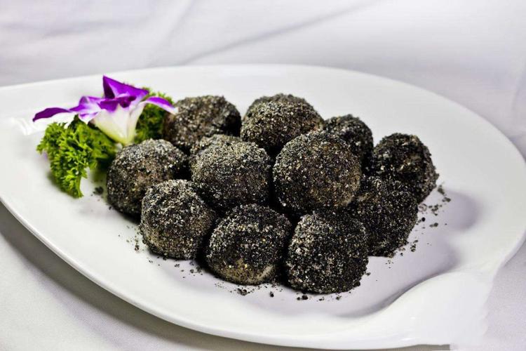 麻糍粿是江西上饶民间的一种特色小吃.