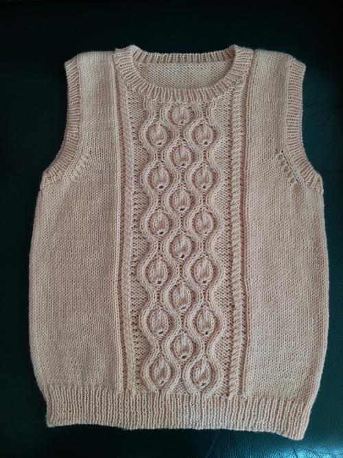 00mm织全平针72行后左右各腋下收针11针,分别是:平收5针,2-1-6, 余61