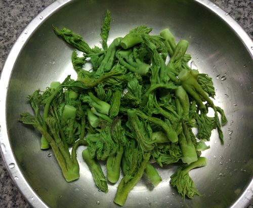肉炒刺老芽的做法