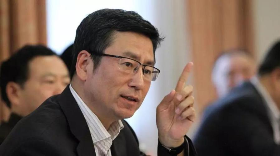 央视名嘴白岩松呼吁要养老先养生储蓄健康比储蓄钱管用