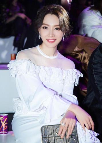 陈数直播安利口红,又被说脸僵,要对40 的女明星这么苛刻吗?
