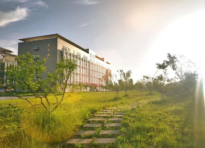 双桥._重庆工程学院招生办_零二七艺考