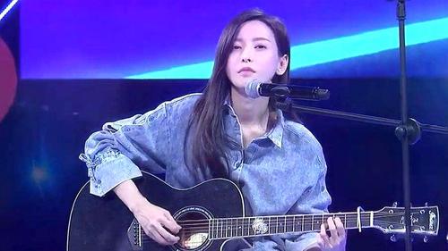 蒙面歌手翻唱《稻香》,开口的瞬间全场哗然,给人一种失恋的感觉