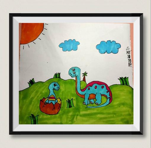 学生可以自由,大胆地表现出一种自己喜欢的小动物出壳时的情景.