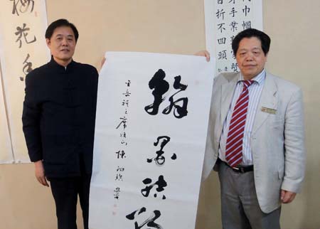 金岳祺率欧洲华侨华人文化艺术考察团访问汕头