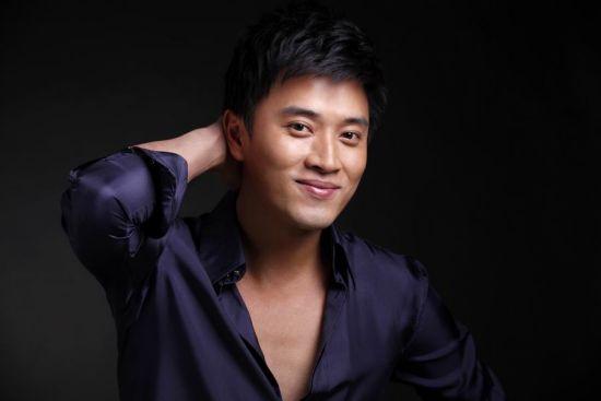 蒋毅新写真展型男魅力 兔年靠实力厚积薄发(图.