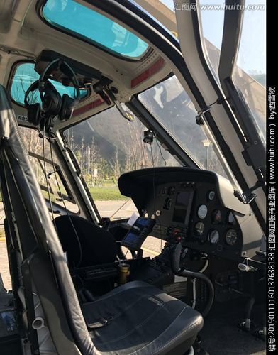 直升机内部