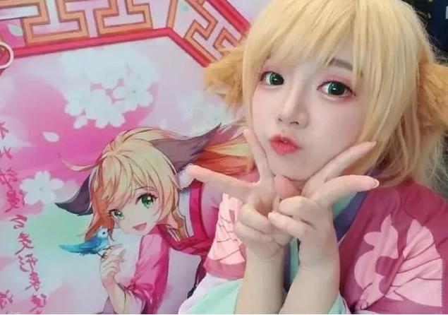 王奕萌真的长大了,cos成年版涂山苏苏,跟幼年版是两种