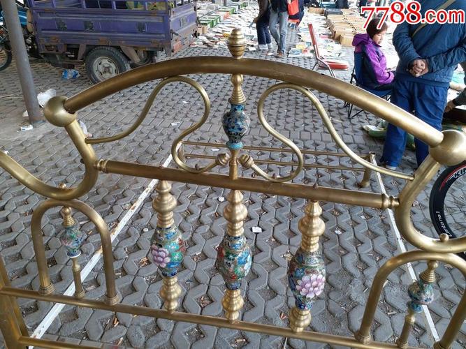 八*十年代掐丝珐琅装饰大铜床_价格800.