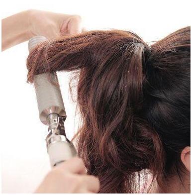 例如一款实用电卷发棒,为很多消费者带来了各种不同造型的卷发,令人