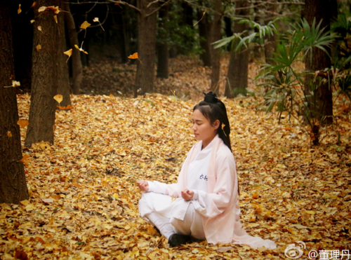 武当山偶遇英姿飒爽女道姑