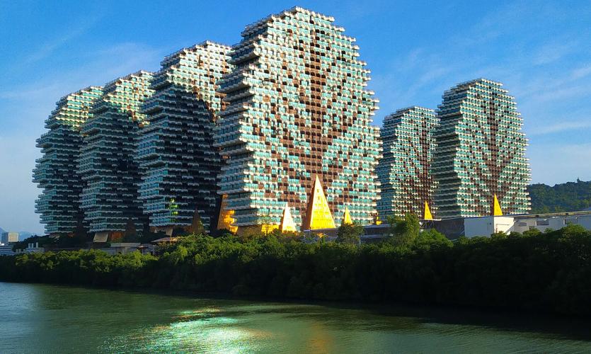 11.24.三亚时代广场,美丽大树酒店,,也是赵本山合资的酒店.宾馆.