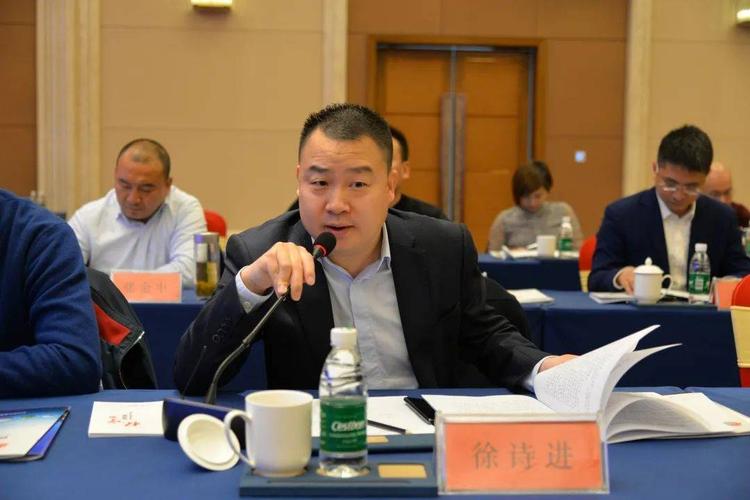 执行会长朋刘军发言