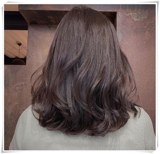 请记住,染发也要显气质,2021年夏天流行的8款发色,真的很赞!