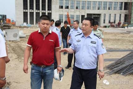 近日,辽中区副区长,公安分局局长李丹,政委陶庆友带领消防大队,镇东