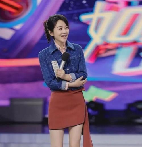 2021春晚开播了,李沁金晨养眼,闫妮也在啊