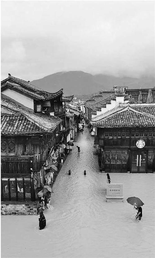 浙江临海:大水冲破城门 古城被淹