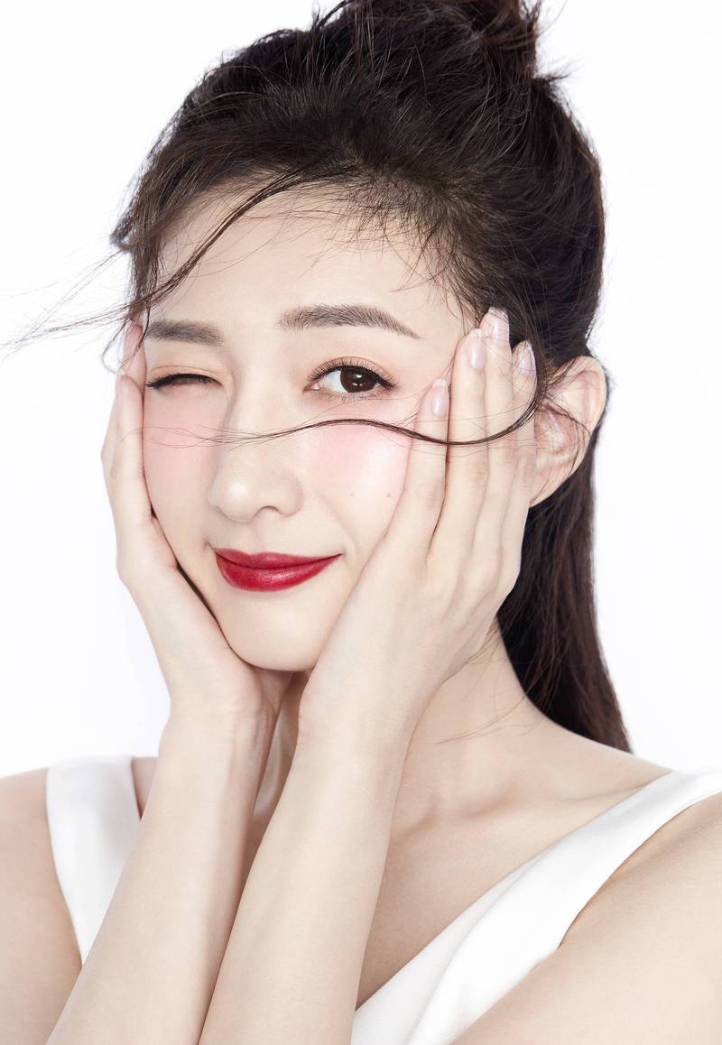 果然皮肤白的人,怎么化妆都好看!