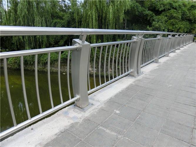 沧州桥梁防撞护栏行业的春天来了吗_沧州不锈钢复合管