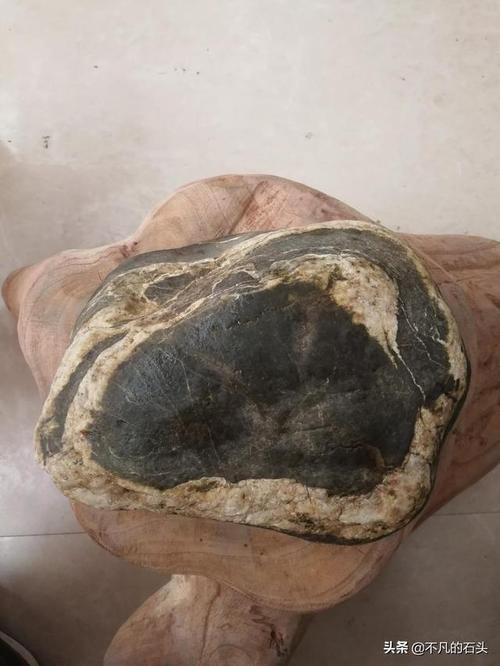 越来越多人热爱奇石是有原因的,因奇石价值不非,能带来好的运气