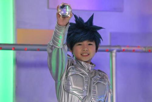 《星际精灵蓝多多》中蓝多多长大了,当他戴上眼镜,颜值确实很高