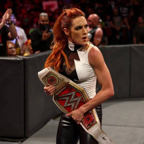 上周在wwe smackdown的第一季首播中,贝基林奇(becky lynch)和夏洛特