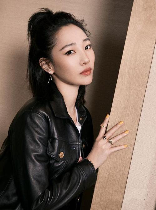 白百何时尚性感写真图集,妩媚撩人,真的很美啊