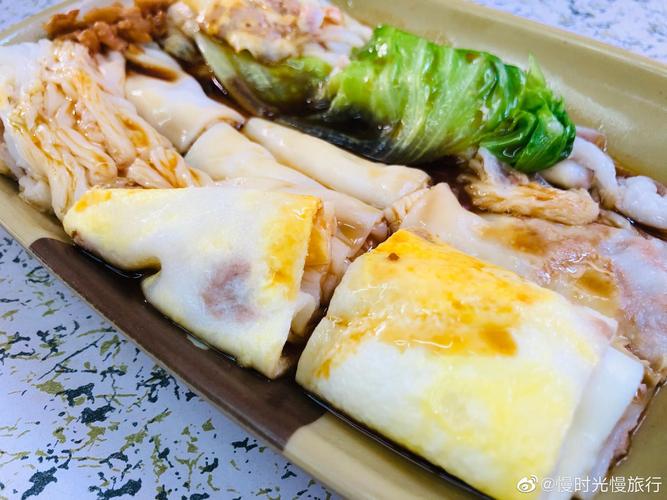 工作太忙,抽空十分钟吃早午餐…这个鸡蛋瘦肉拉肠的味道还不错