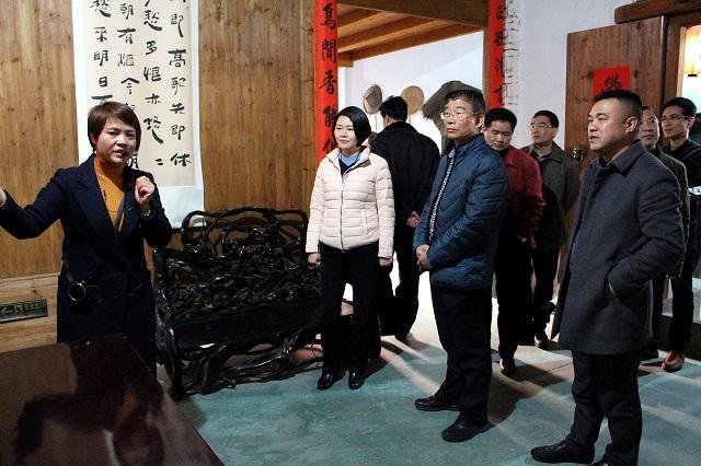 市领导徐姗娜,黄建龙,章瑞进莅屏服务发展