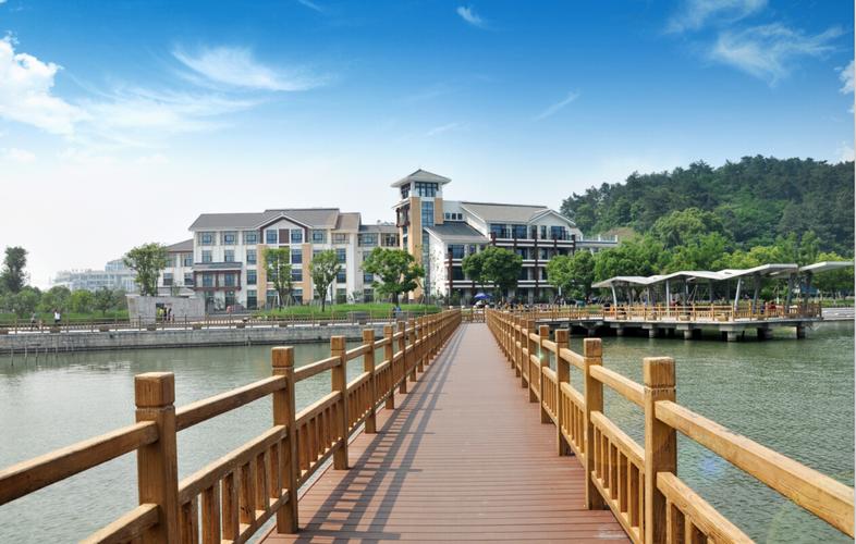 宁波钱湖悦庄酒店有限公司