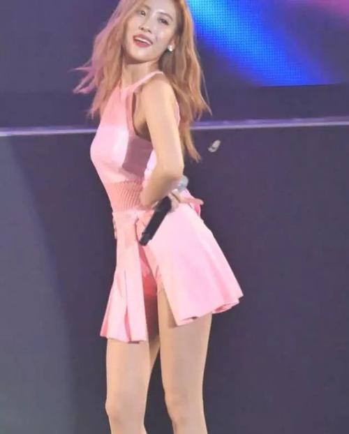 韩国女团裤子越来越短,泫雅短裤都勒到了大腿根,你们觉得像泳装吗