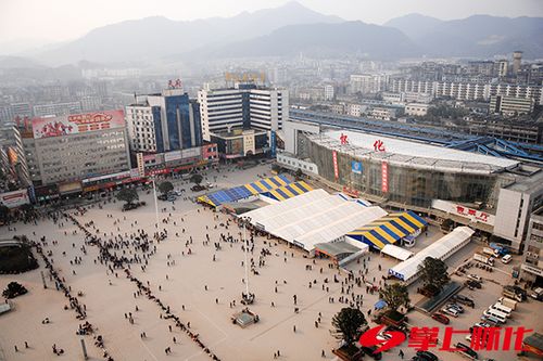 上个世纪70年代末至80年代初,怀化火车站的模样,两层楼,候车室里面是