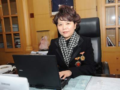 波司登又一员工获全国劳模称号 梅冬同志受表彰