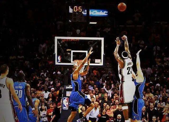 十年前今天:东决g2詹姆斯三分绝杀魔术 那时的你在干嘛?