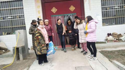 富平县薛镇底店幼儿园期末大家访活动简报——"爱,在家访的路上延伸