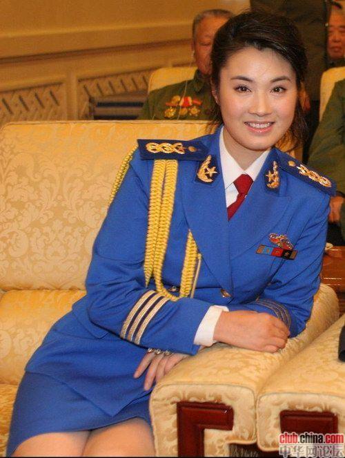 空政文工团团长张天宇空政文工团的美女团长解放军各文工团团长