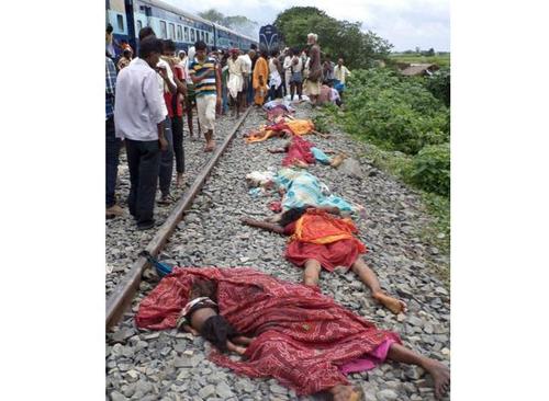 印度疫情或爆发,3亿人月收入不足82元,社会危机成莫迪