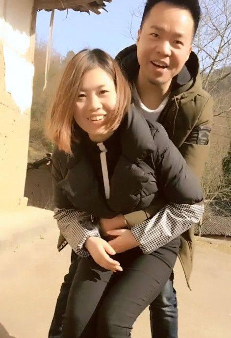 25岁女人嫁给40岁大叔, 婚后和睦幸福, 只是晚上玩的太嗨皮!