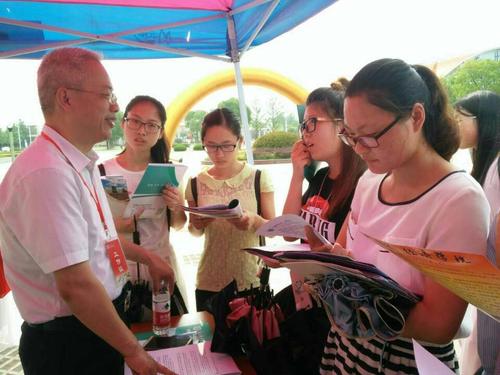 我校在安徽财经大学举办研究生招生宣传现场咨询会