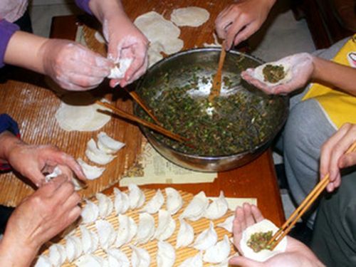 包饺子(图片仅供参考)