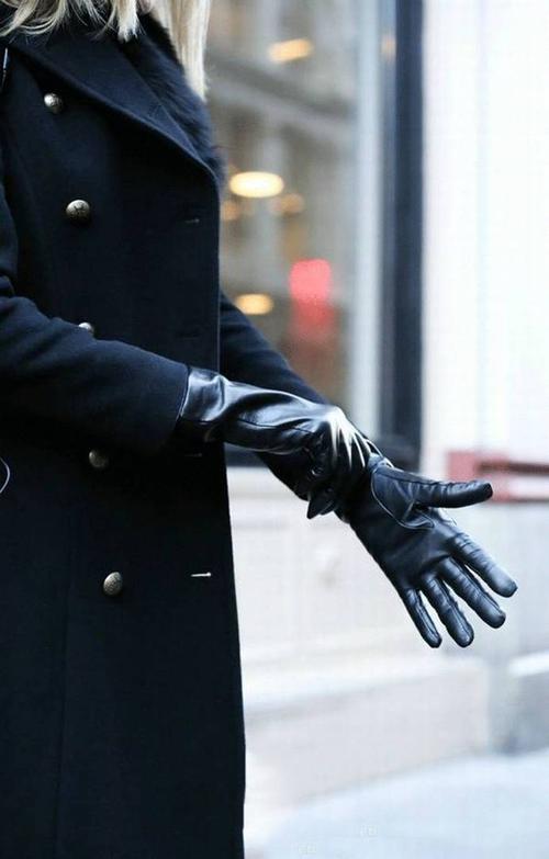 丢掉你的所有手套吧!优雅的女人只需一副皮手套,就能瞬间秒杀路人.