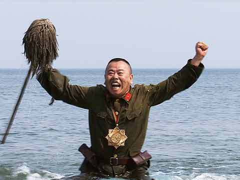  p>《举起手来(之二)追击阿多丸》,是电影《举起手来》的姊妹篇.