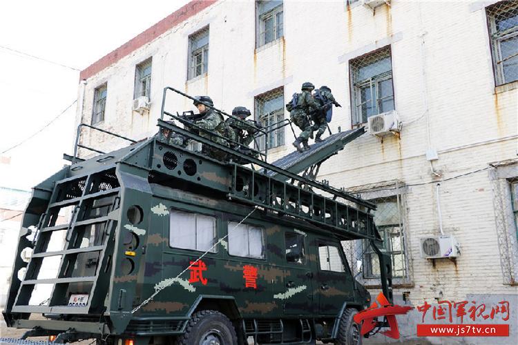 特战队员出击,这次还带了"高科技"