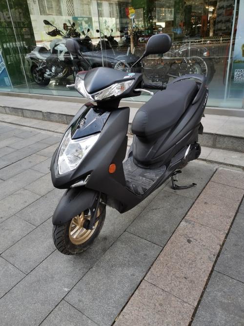 雅马哈赛鹰125国四排放1个月的车牌证齐全全国提档入户跑了7