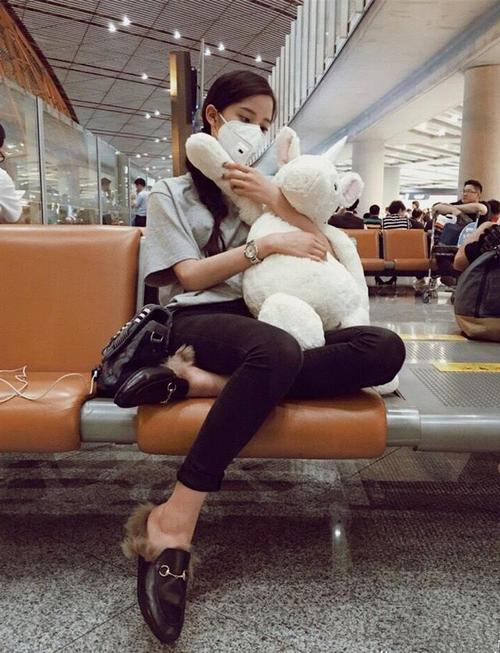 欧阳娜娜晒照被发现发育太好,网友:吃了那么多终于长