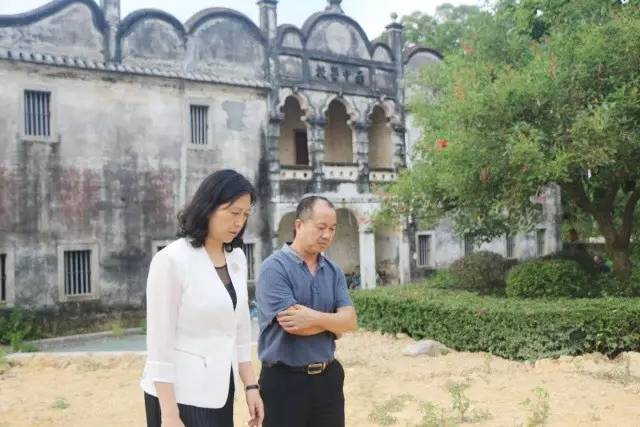 田心石井街道党工委副书记办事处主任孙艳琼深入社区检查工作